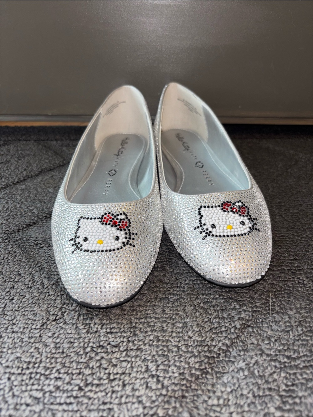 Hello Kitty Silver Glitter Women’s 8.5 Dress Flats with Rhinestone Character